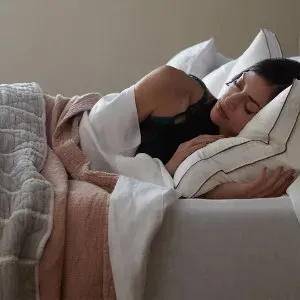 thumnail lady sleeping